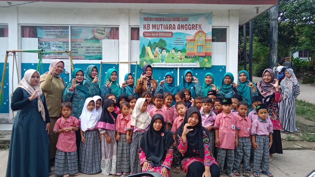 MENDAMPINGI PKK KELURAHAN