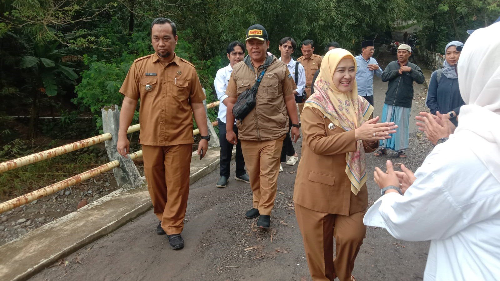 Kunjungan Ibu Wakil Wali Kota Cirebon ke Jembatan Lebak Ngok